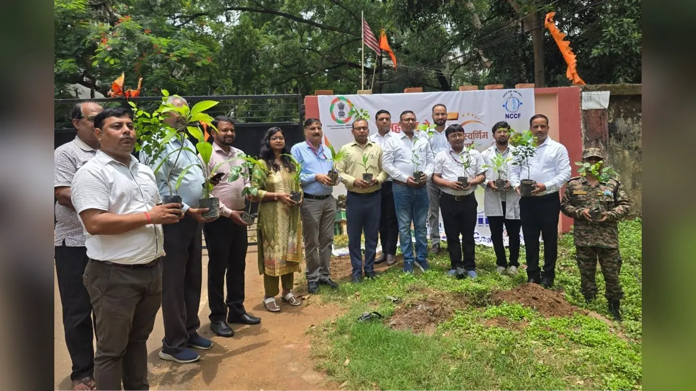 NCCF ने रिम्स परिसर में किया पौधरोपण, स्वास्थ्य के साथ पर्यावरण संरक्षण का संदेश